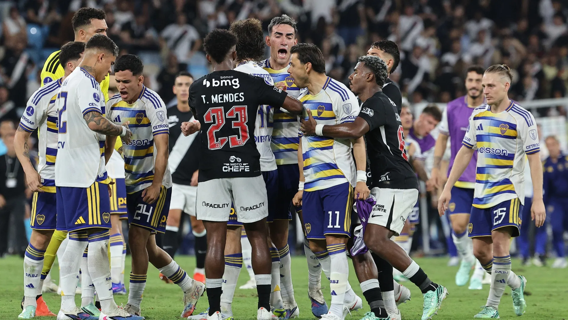 Los jugadores de Boca quedaron calientes con Thiago Mendes.