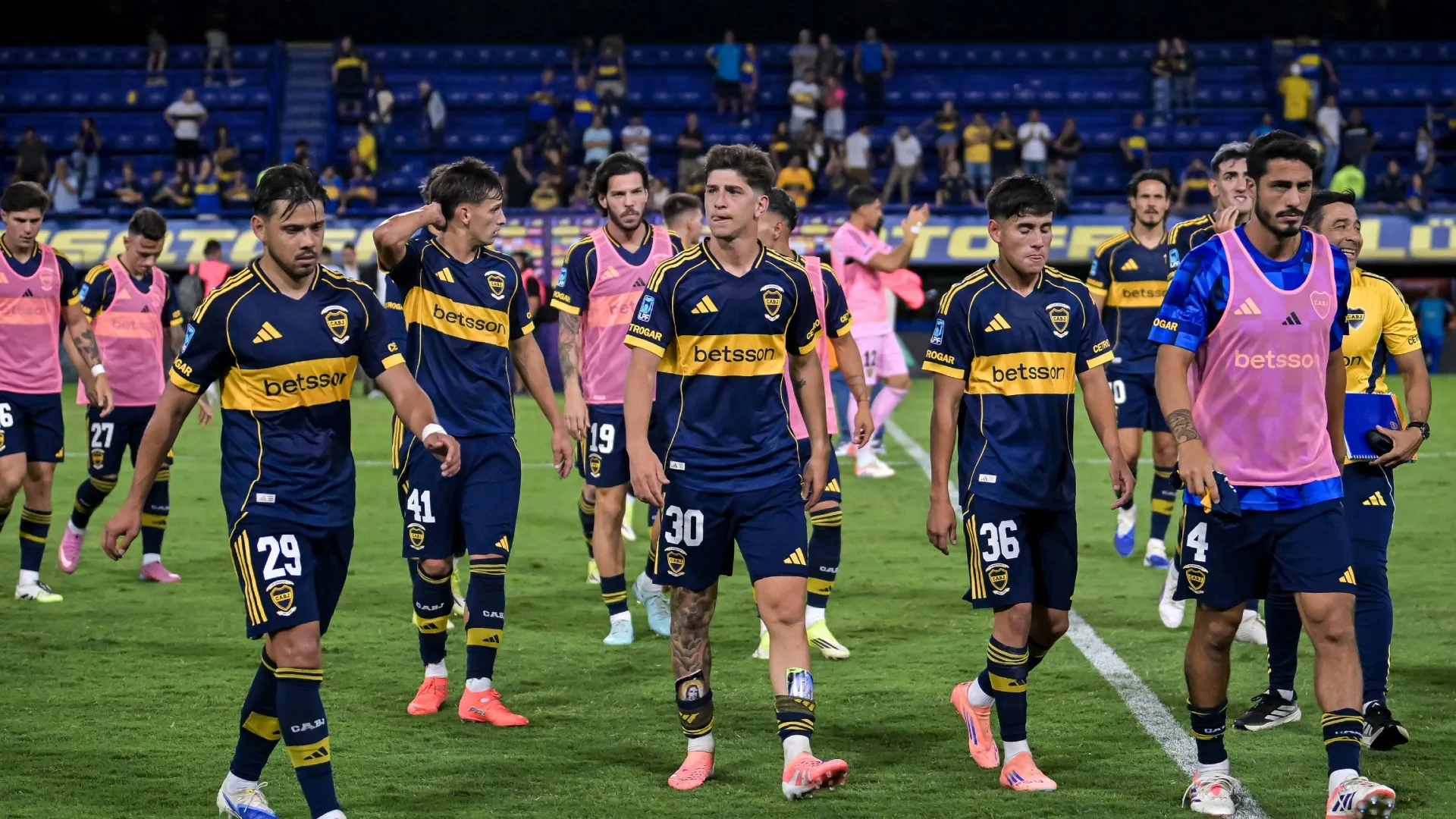 Úbeda medita sacarlo: Alarcón fue reprobado por los hinchas de Boca y podría perder su lugar como titular