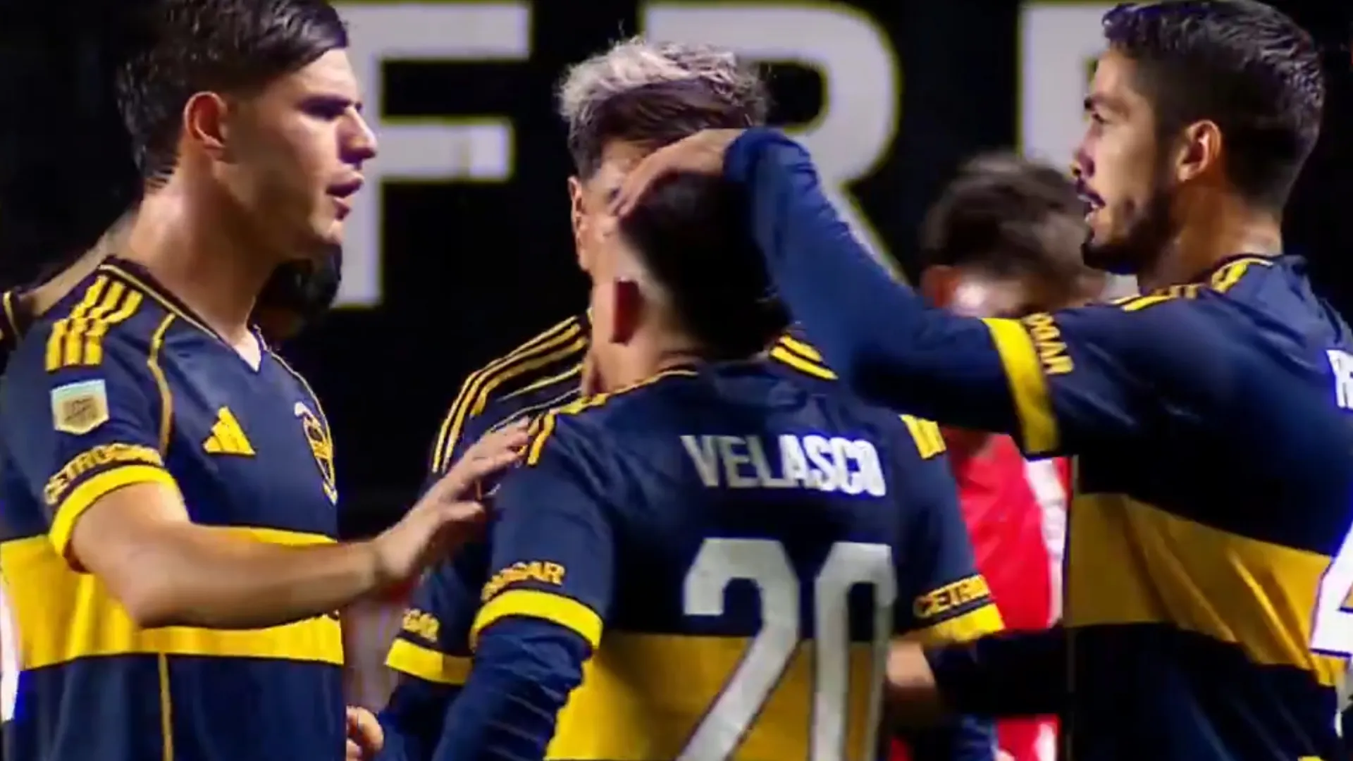 ¿Qué pasó? El fuerte reproche de Velasco a Battaglia en pleno campo de juego