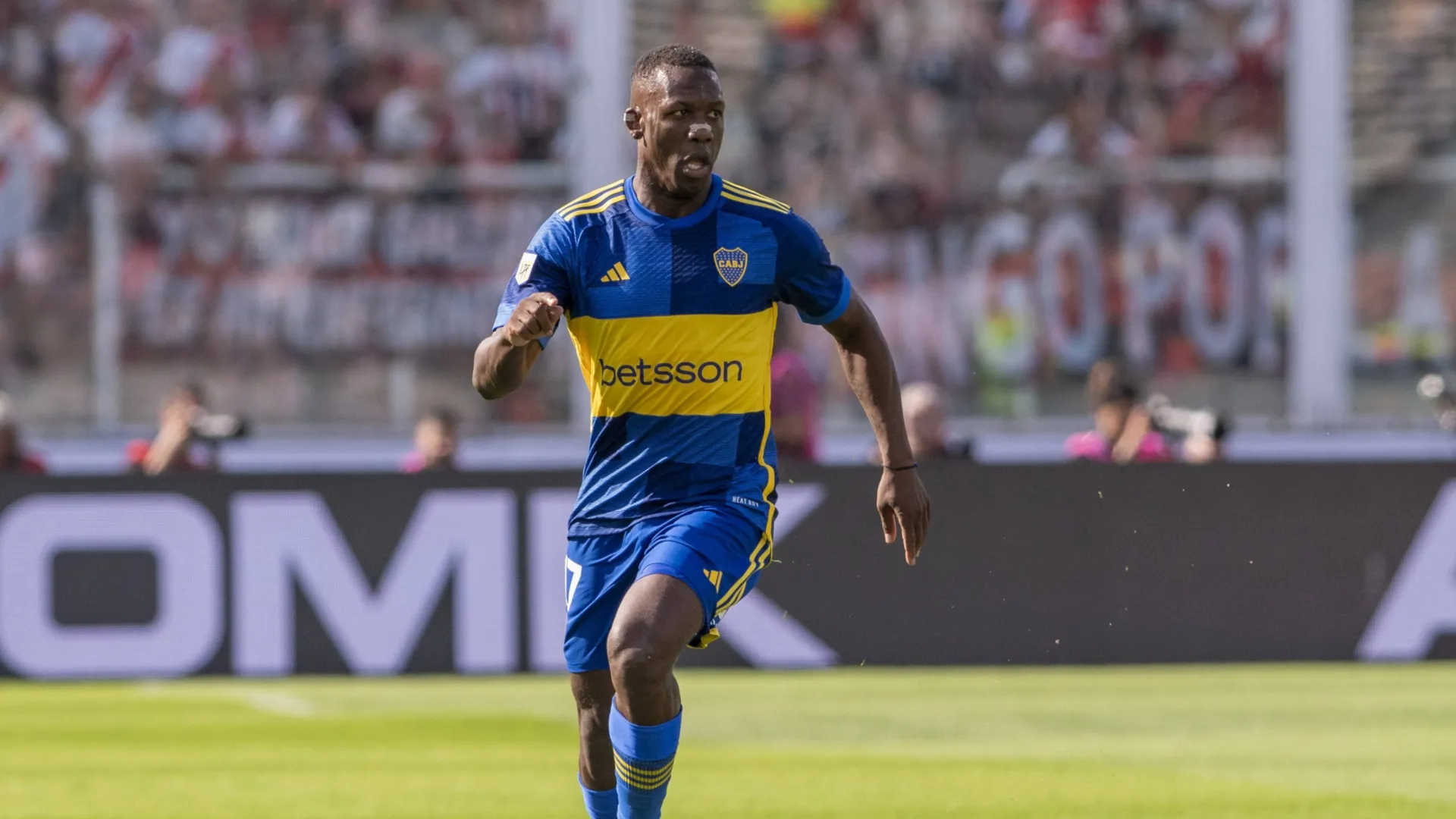 El sacrificio que hizo Luis Advíncula para poder renovar su contrato en Boca: "Eso demuestra su conexión con el club"