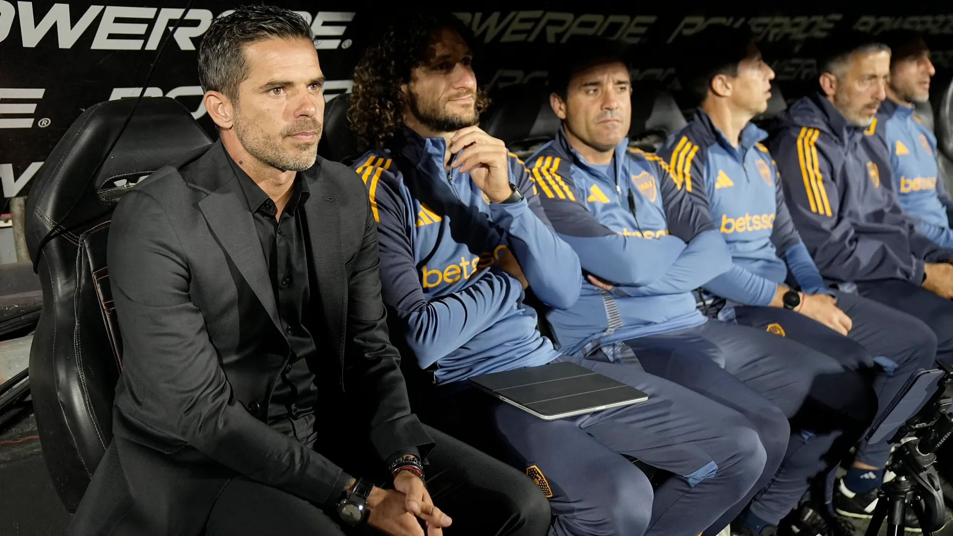 Gago y su cuerpo técnico en Boca