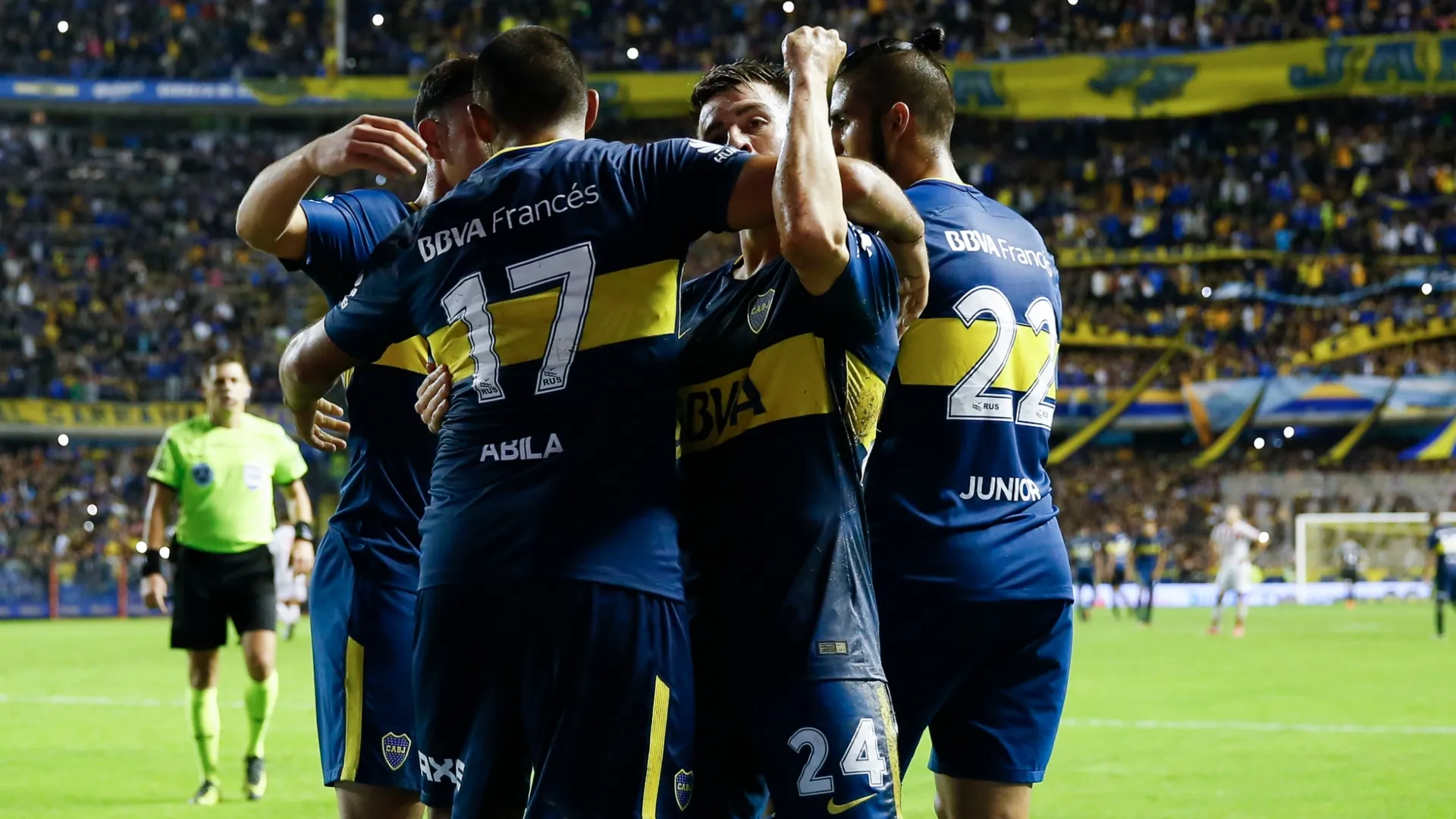 ¿Lo usará? Guillermo Barros Schelotto marginó a Bouzat en Boca y ahora lo tendrá de capitán en Vélez