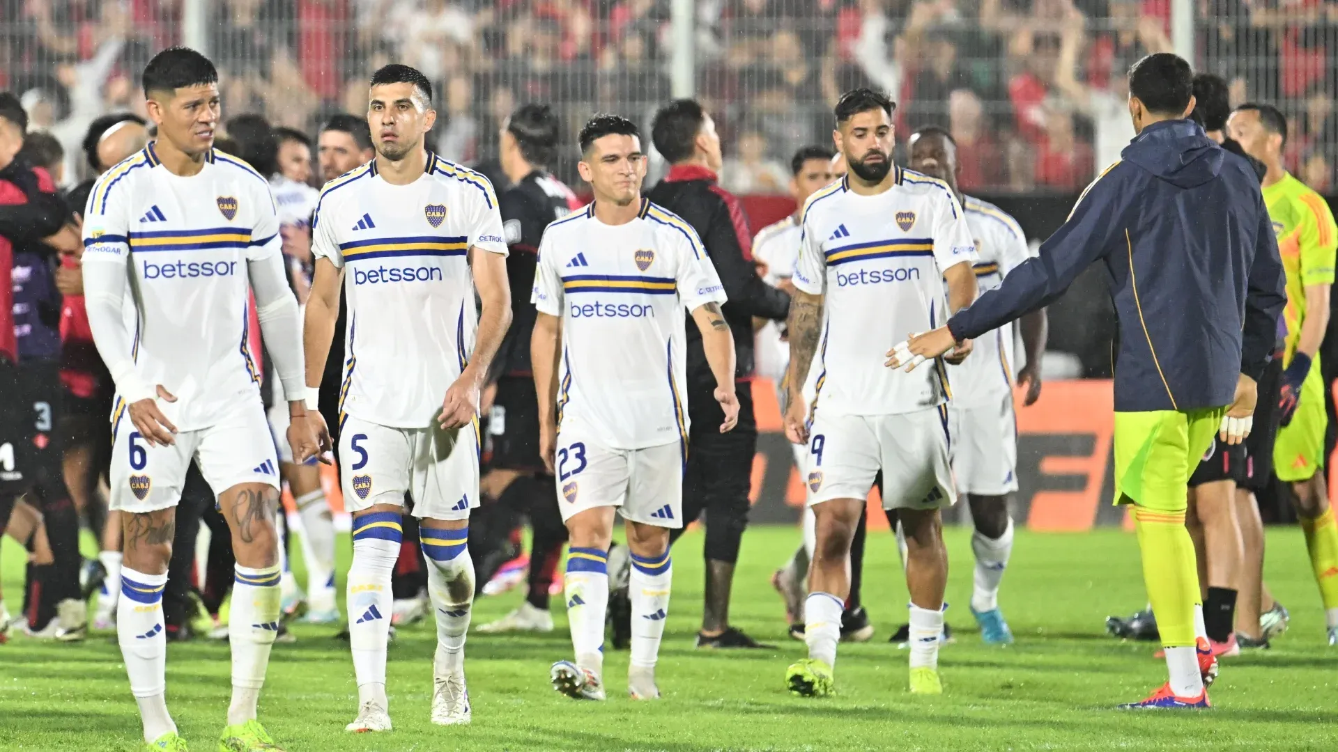 Milton Giménez se entrenó igual en Boca a pesar de tener un cuadro febril: "Ayer y hoy"