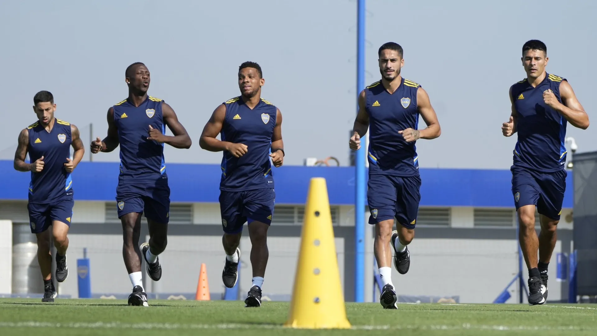 Se desgarró: un titular de Boca se perderá el Superclásico ante River