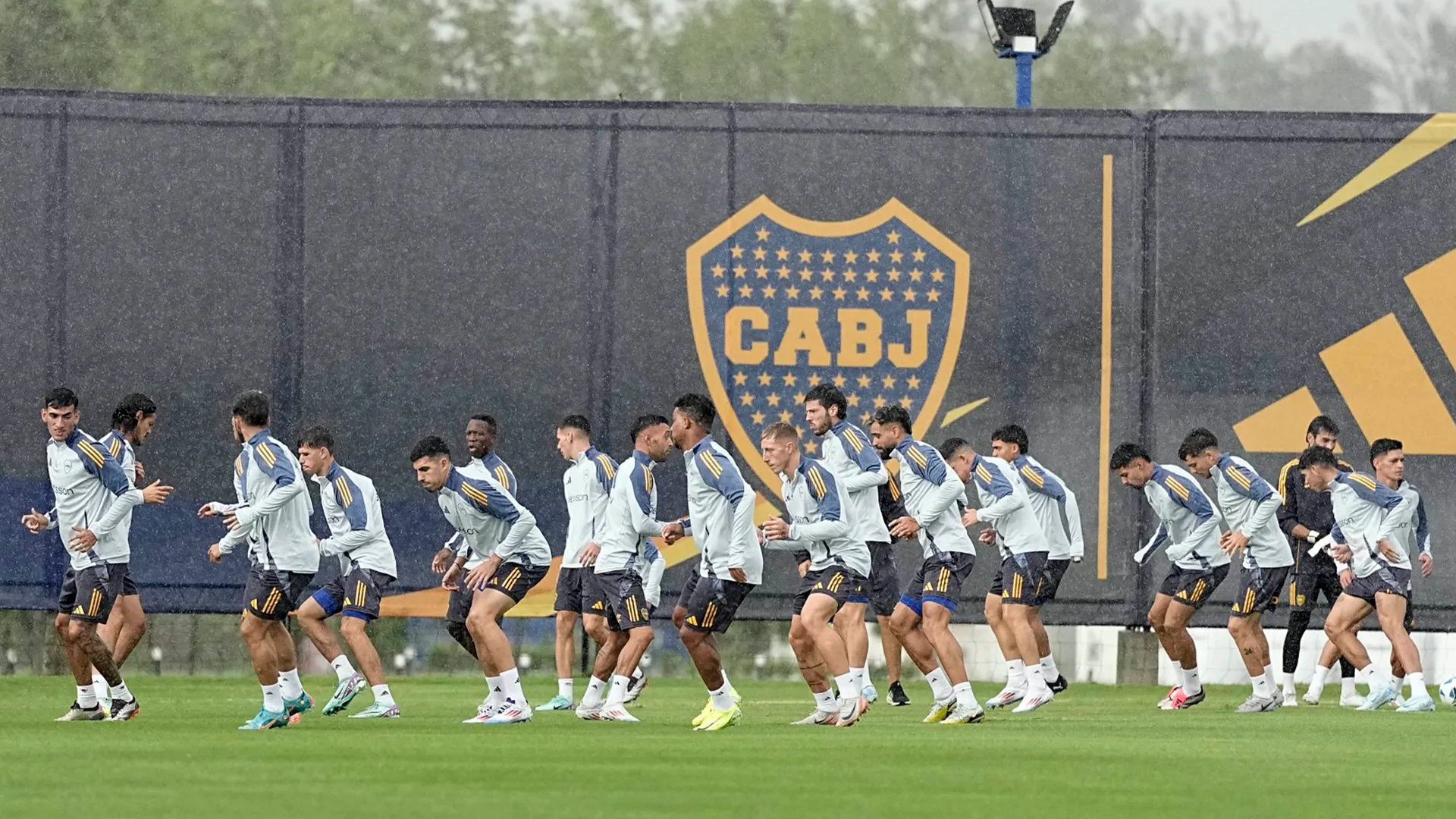 Nicolás Figal volvió a entrenar con el grupo