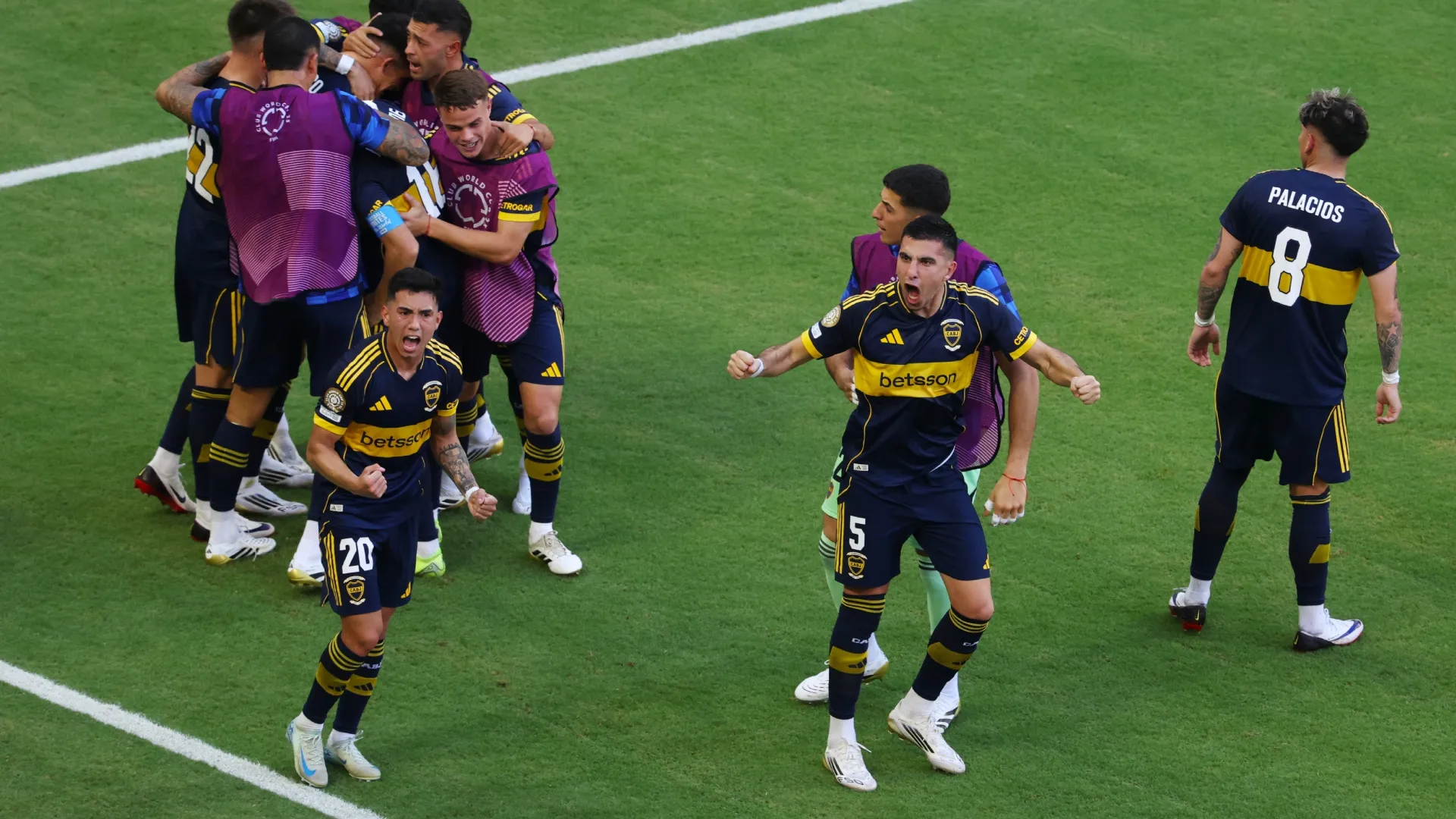 No se vio: el gesto "anti River" de Zenón, Palacios y Giménez con sus botines en Boca-Benfica
