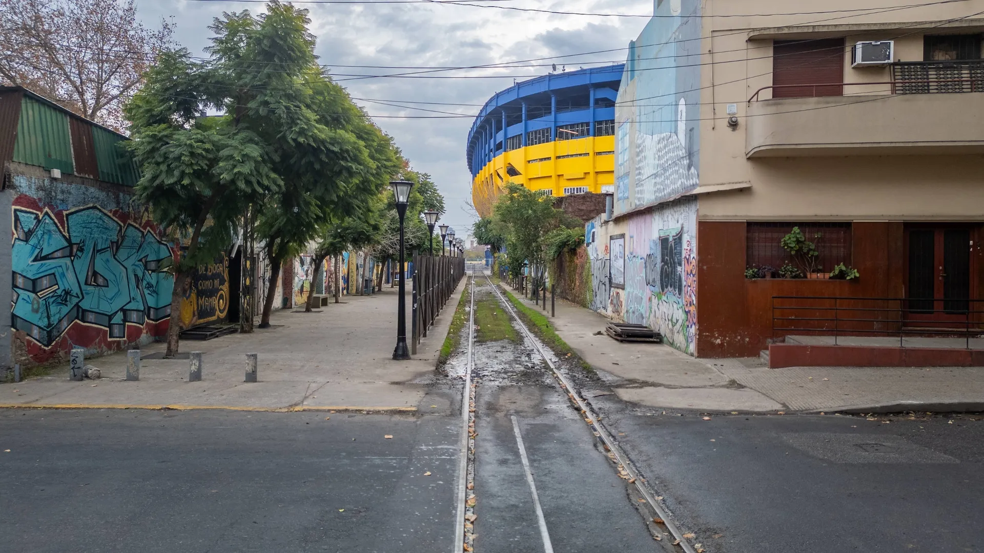 Descarriló el tren que pasa por La Bombonera: Boca tuvo que cerrar un sector del club