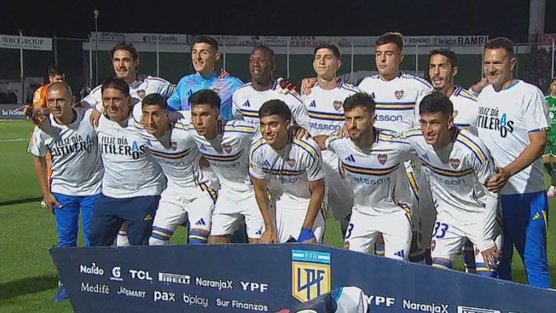 Quiénes son los tres hombres que aparecieron en la foto de Boca antes del partido ante Sarmiento
