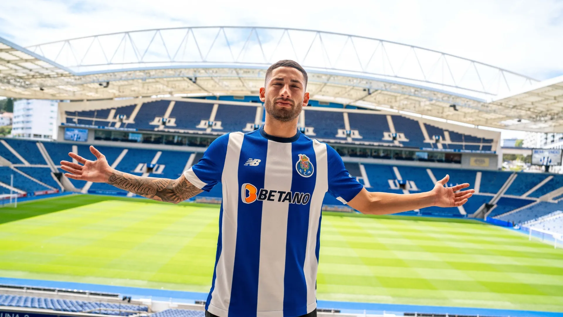 El pedido de Alan Varela en su presentación en Porto que sorprendió a su nuevo club