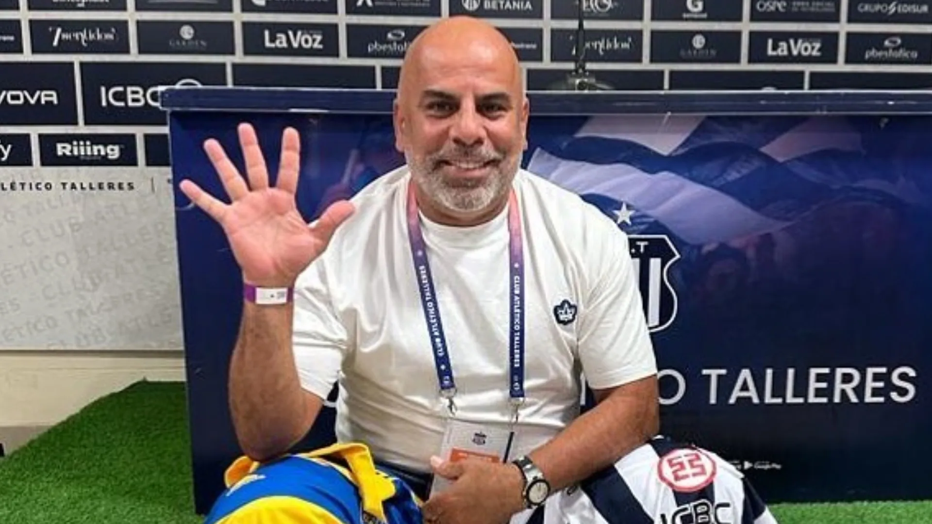 La emotiva carta de despedida de Mauricio Serna a los hinchas de Boca: "Con lágrimas en los ojos..."