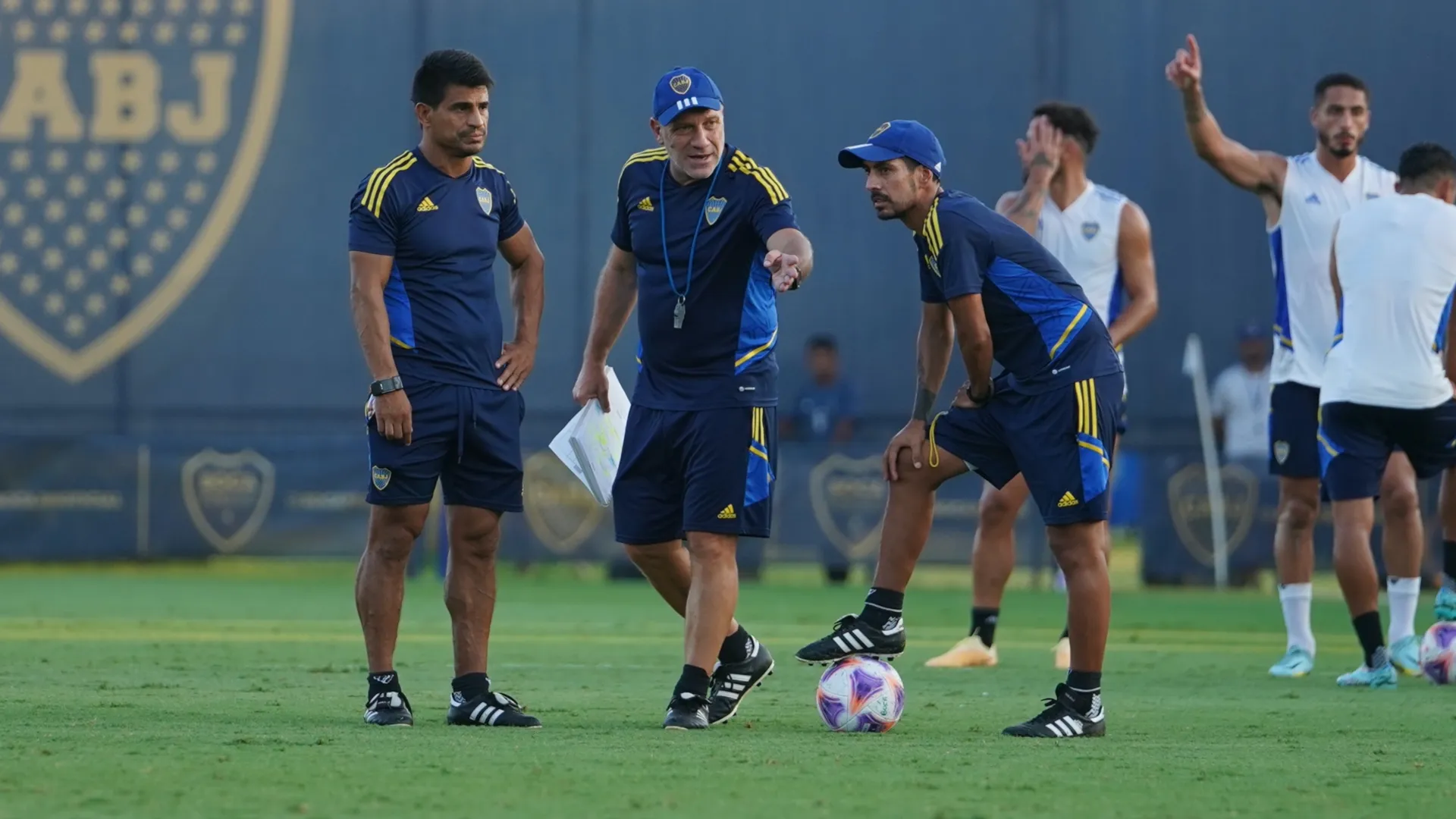 "Tres candidatos para un puesto": la gran duda de Ibarra en Boca para el domingo