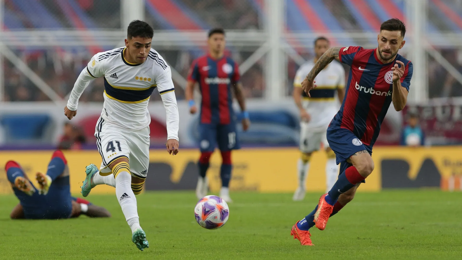 Juega Boca: formaciones, horario y cómo ver el partido vs. San Lorenzo