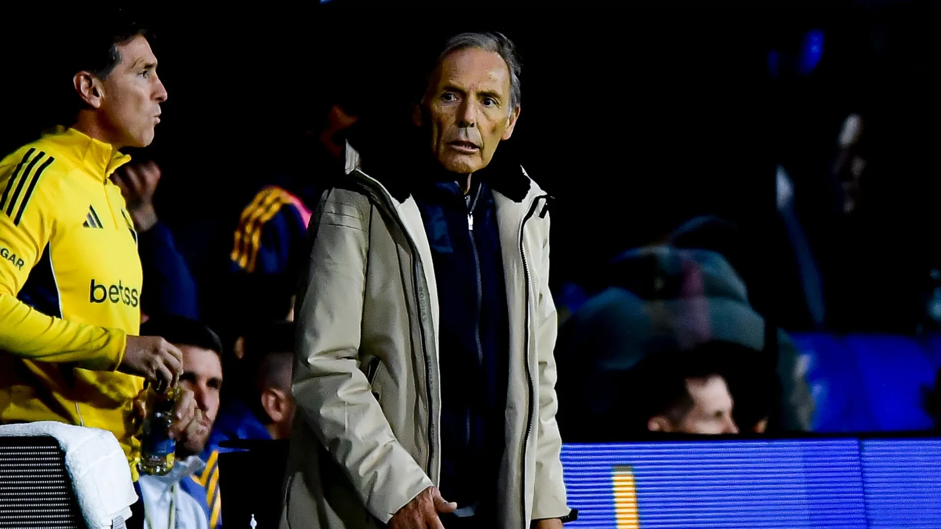 A Russo "no le gustó nada" la práctica de Boca y podría sacar a Milton Delgado