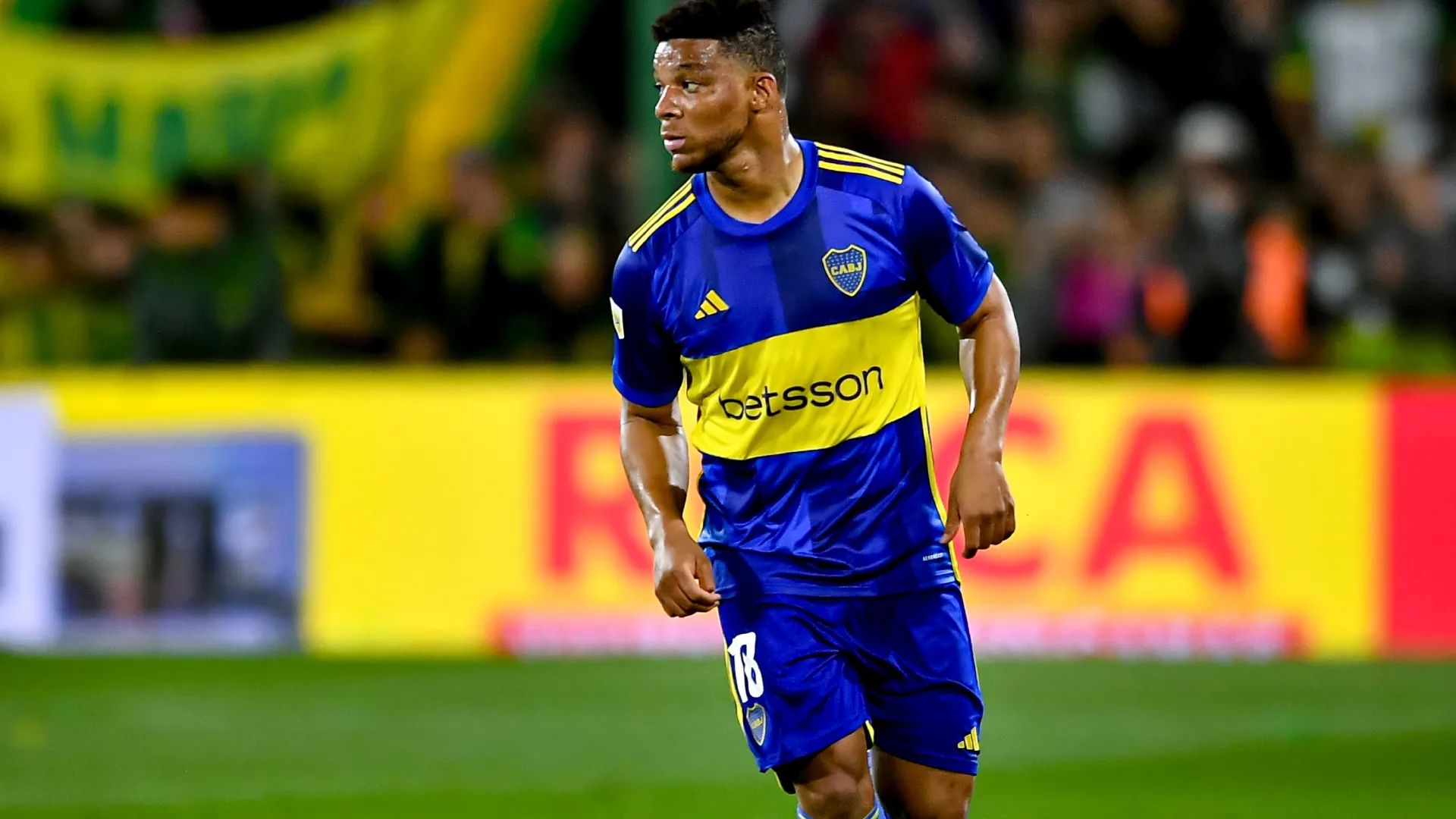 Frank Fabra jugó ante Gimnasia y Tiro en Salta y los hinchas de Boca reaccionaron