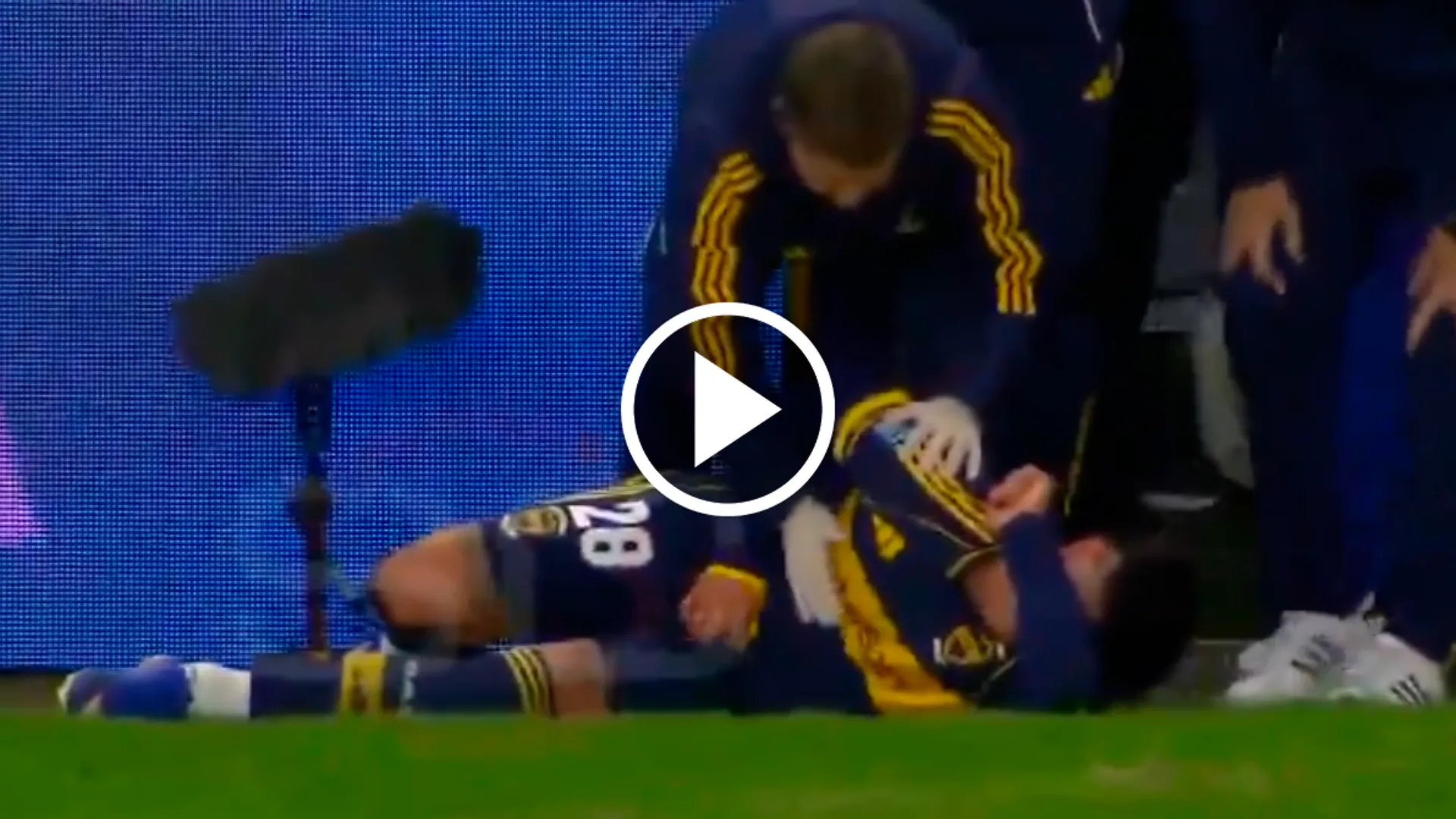 Qué le pasó a Adam Bareiro: el delantero de Boca tuvo que salir por una lesión