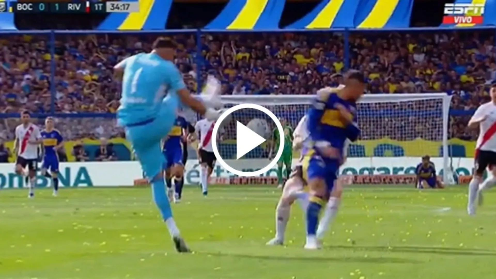 VIDEO | El blooper de Sergio Romero que casi termina en gol de River