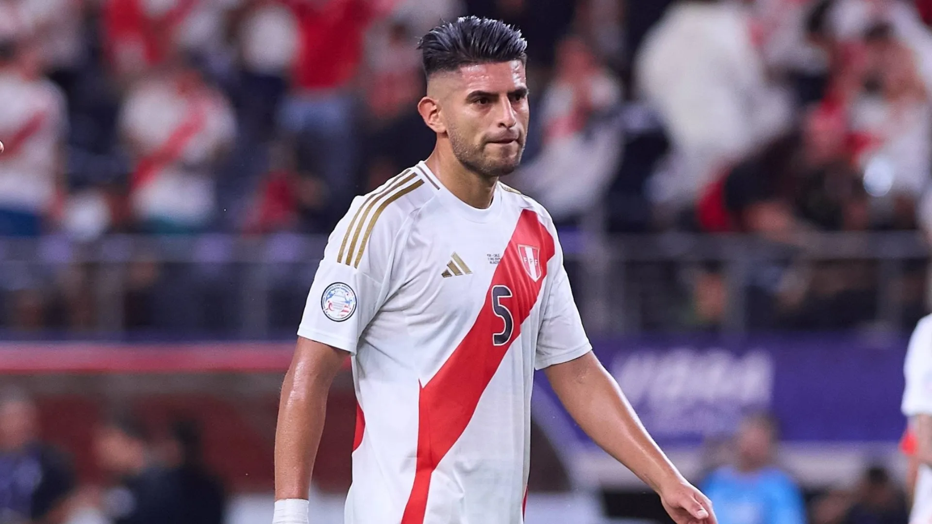 La furia de Carlos Zambrano contra los hinchas peruanos tras el debut en la Copa América: "Es una pena"