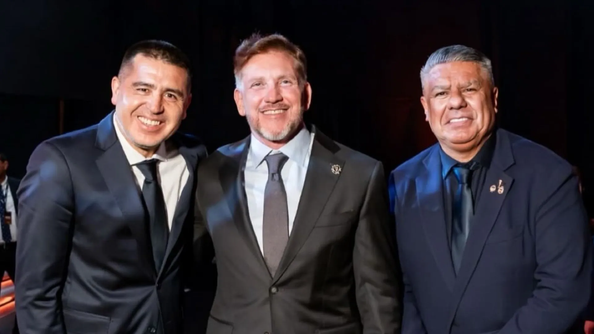 Chiqui Tapia subió una foto con Riquelme y Domínguez: "Quiero agradecerle a Román por..."