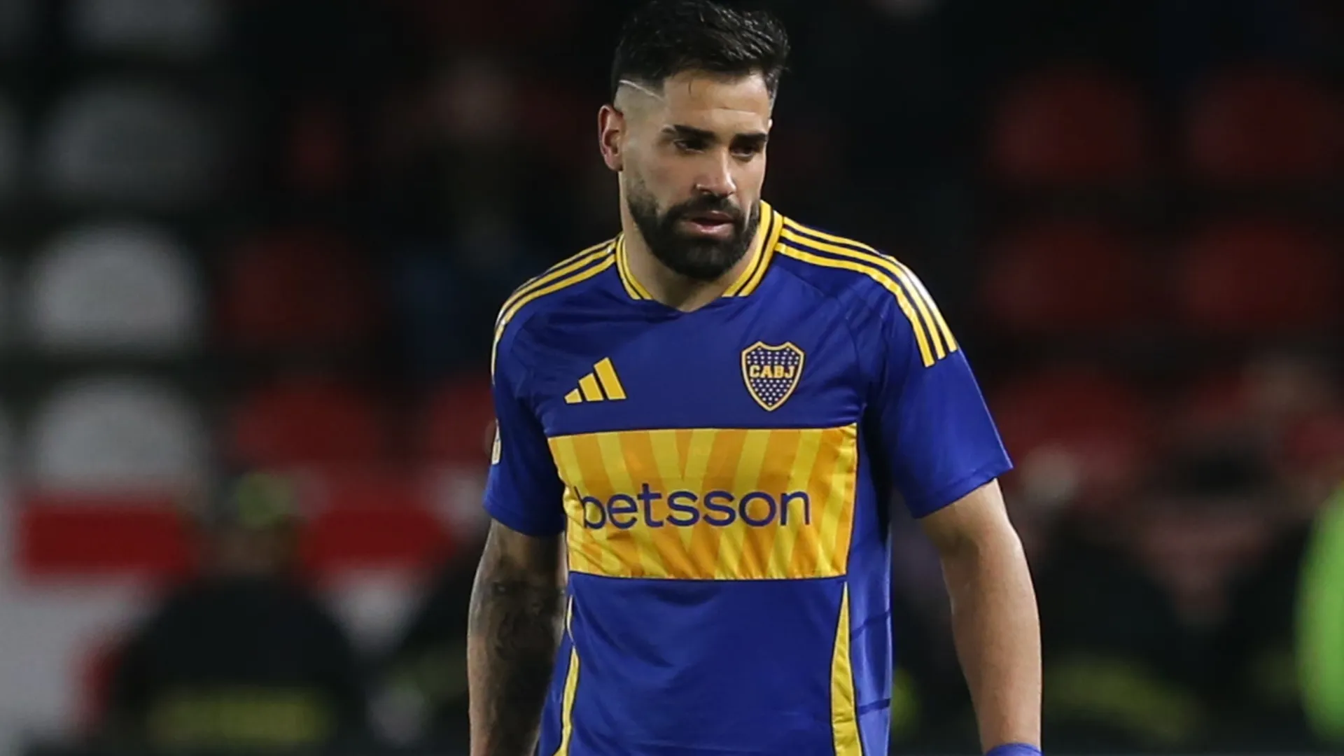 Deben una fortuna: Banfield afronta un juicio por el pase de Milton Giménez