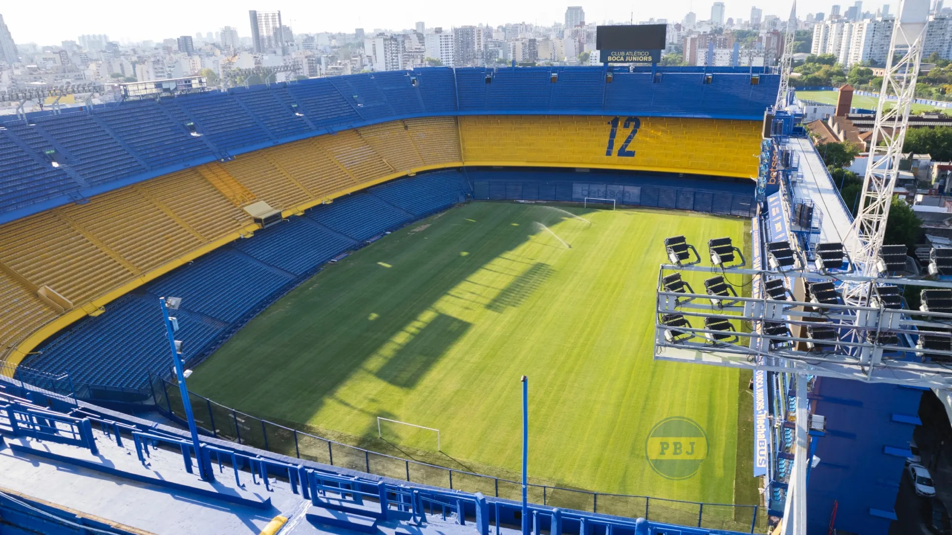 FOTOS | Cómo quedó el campo de juego de La Bombonera, a pocos días del Boca-Defensa
