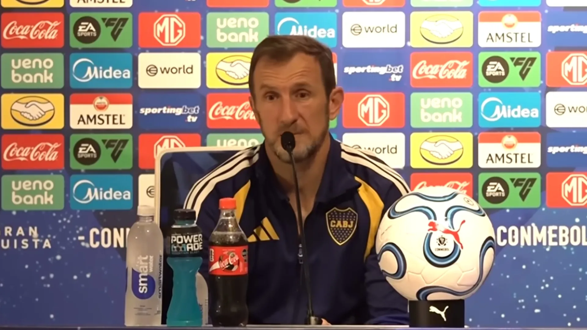 Arruabarrena, molesto por el parte de lesiones que publicó Boca: "Viste cómo son los médicos..."
