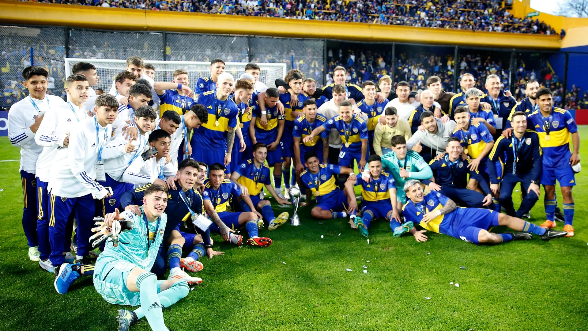 Acosta, Cenci y Pittavino quedaron libres de Boca y firmaron con Almirante Brown
