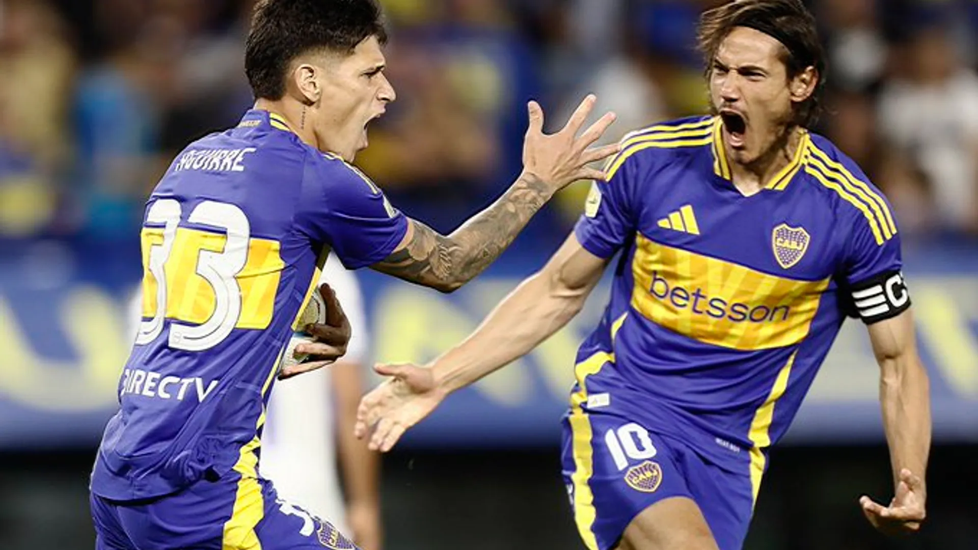 EdinsonCavani y Brian Aguirre en la victoria de Boca contra Godoy Cruz