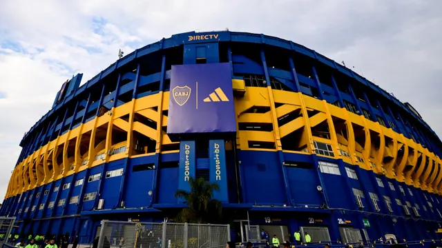 Es hincha: Julio Enciso paseó por La Bombonera durante sus vacaciones