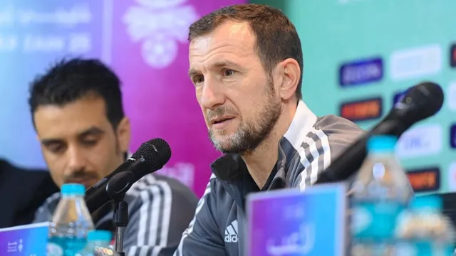 Rodolfo Arruabarrena le pidió a Riquelme que compre a Jonathan Calleri