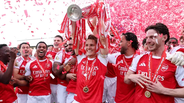 Riccardo Calafiori, figura del Arsenal campeón de la Premier League, visitó La Bombonera