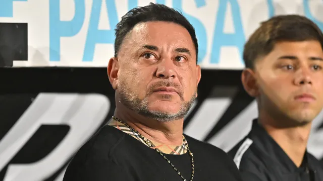 Mohamed lamentó que Riquelme no lo haya llamado para ser DT de Boca: "Ya va a llegar"