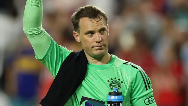 Manuel Neuer se puso la camiseta de Boca tras el partido ante Bayern
