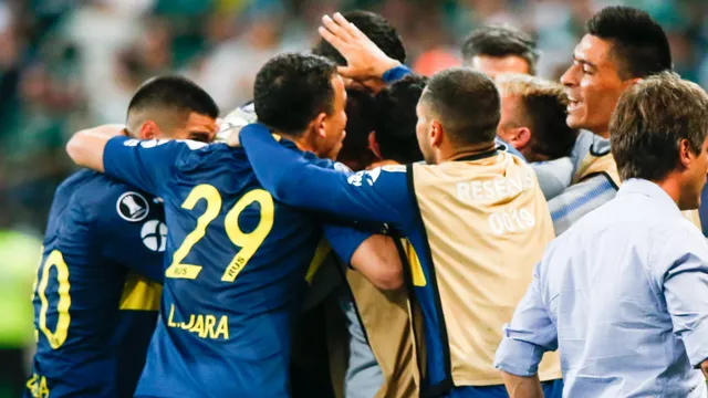 Nahitan Nández jugó en Boca y apareció en una publicación del club en medio de rumores de su regreso