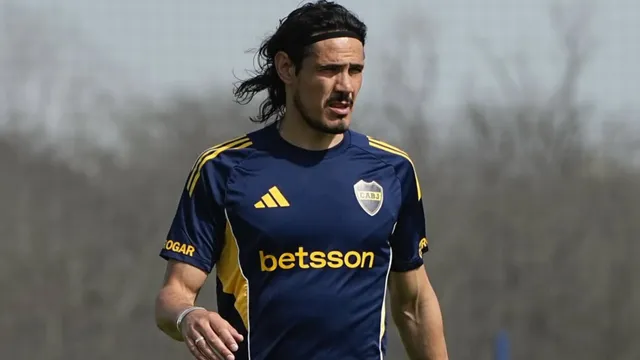 Edinson Cavani terminó la práctica de Boca con una sobrecarga