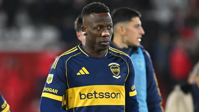 La pésima noticia que recibió Luis Advíncula a raíz de su mal momento en Boca