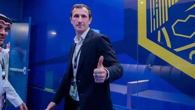 Rodolfo Arruabarrena aprobó negociaciones por el lateral derecho de Argentinos Juniors