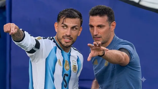 Lectura de labios: qué le dijo Paredes a Scaloni en la charla viral