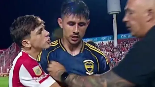 No se vio en TV: un hincha de Unión invadió el campo de juego y fue corriendo hacia Adam Bareiro