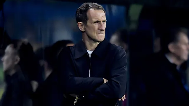 Arruabarrena comienza a pensar en el reemplazante de Paredes. 