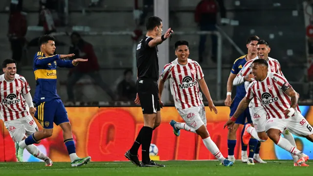Boca e Instituto juegan en Córdoba.
