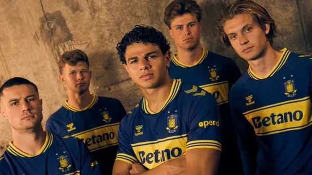 A lo Boca: un club de Dinamarca lanzó su camiseta igual a la del Xeneize