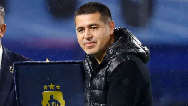 No es un plan B: Riquelme podría ir a buscar a Tiago Palacios incluso si llega Villa
