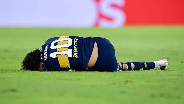"Lo tuvieron que sacar entre tres": la interna detrás del sufrimiento de Cavani por su lesión
