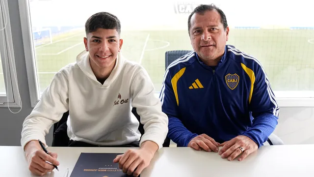Franco Pérez, hijo de Omar, firmó su primer contrato con Boca