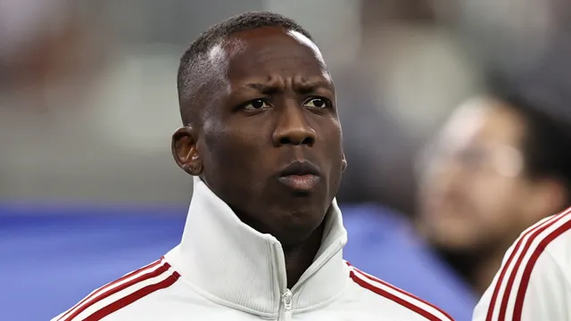 Luis Advíncula enciende las alarmas en Boca tras su partido con Perú y, ¿no juega contra Benfica?