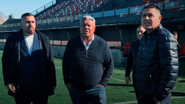 El motivo por el que Riquelme apareció en la cancha de Barracas Central junto al Chiqui Tapia