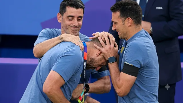 Scaloni felicitó a Walter Samuel por el gol de Mac Allister: el motivo