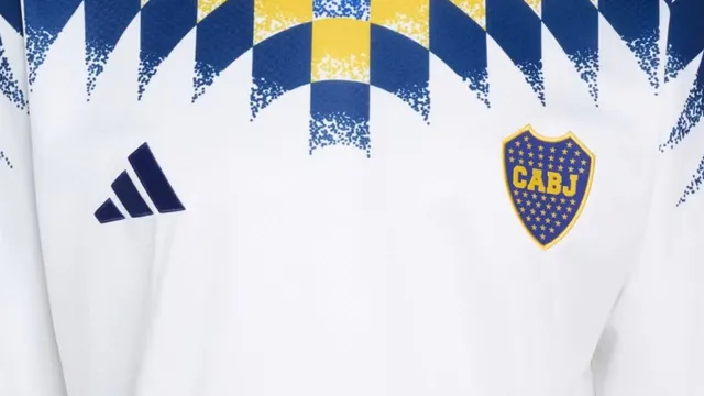 Ya se vende en el exterior: la nueva línea retro de ropa de Boca