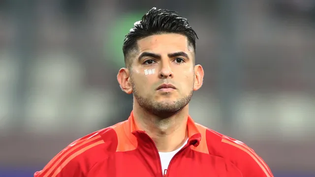 Ex Boca | Zambrano compartió cancha con su hijo en Perú pero se fue expulsado