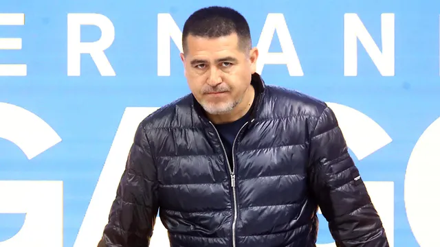Riquelme piensa incluir a Luis Advíncula en una negociación para sellar su salida de Boca